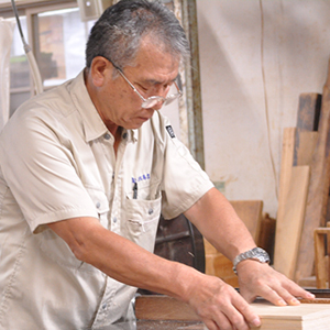 A craftsman at kobayashi-shoten